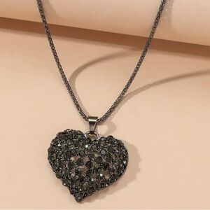 NWOT - Sparkling Heart Pendant Necklace